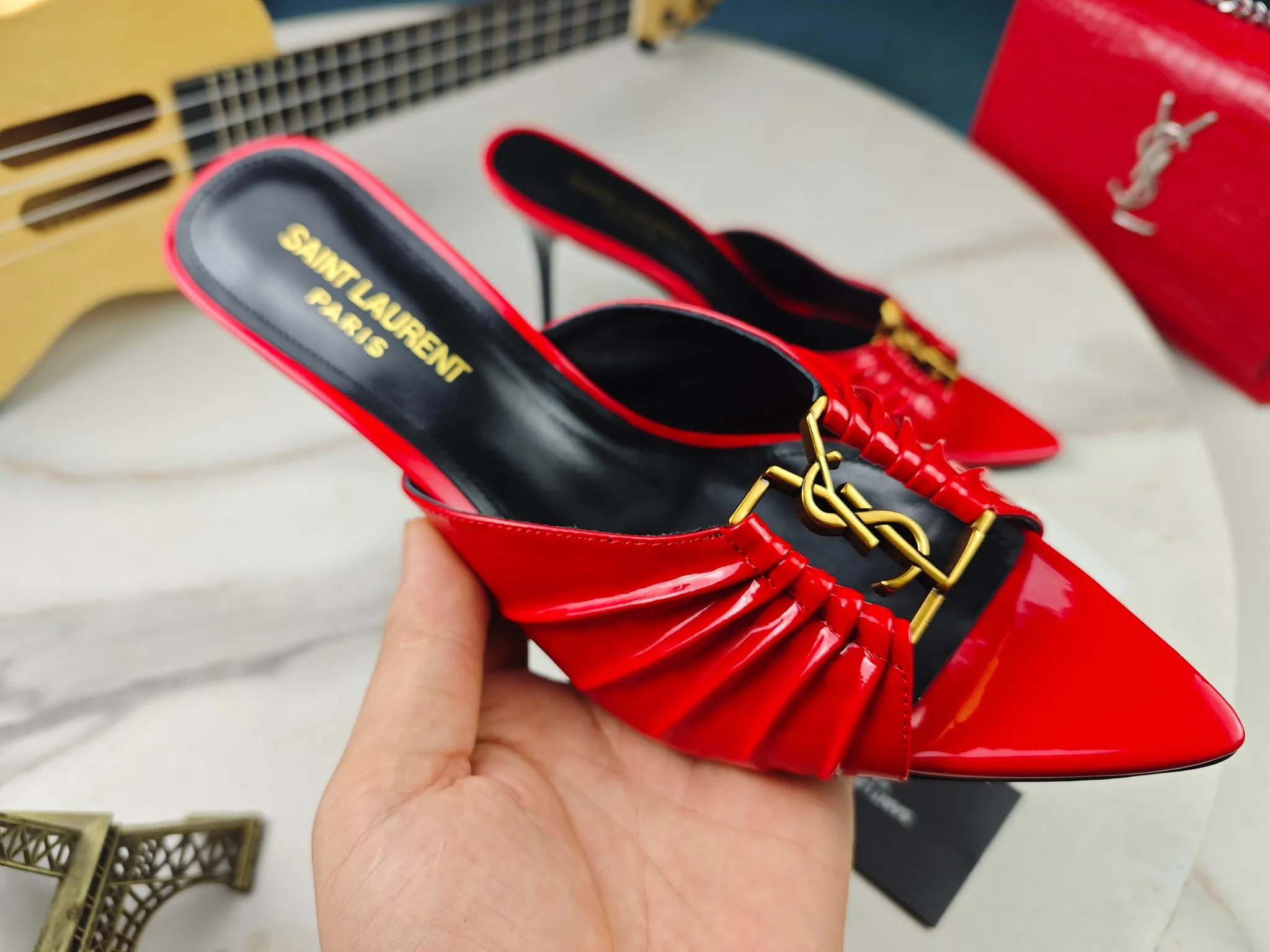 👟👟Ex-factory price 520👟👟 【Saint Laurent】Yves Saint Laurent, stiletto heel YSL sandals💃2024 early autumn counter synchronized with the latest styles, YSL, decoration👠 Classic and high-quality glamorous masterpieces, the hottest spring and summer series in the counter, with temperament, fashion, classic and attractive design style 😌The on-foot effect is particularly beautiful〰️, the material is imported from Italy, small black cow, imported black patent leather, lining, and foot pads; sheepskin, heel height, stiletto 9cm, size 35-41 (34.41.42 must be customized, non-returnable) outsole; imported genuine leather outsole, complete with counter packaging